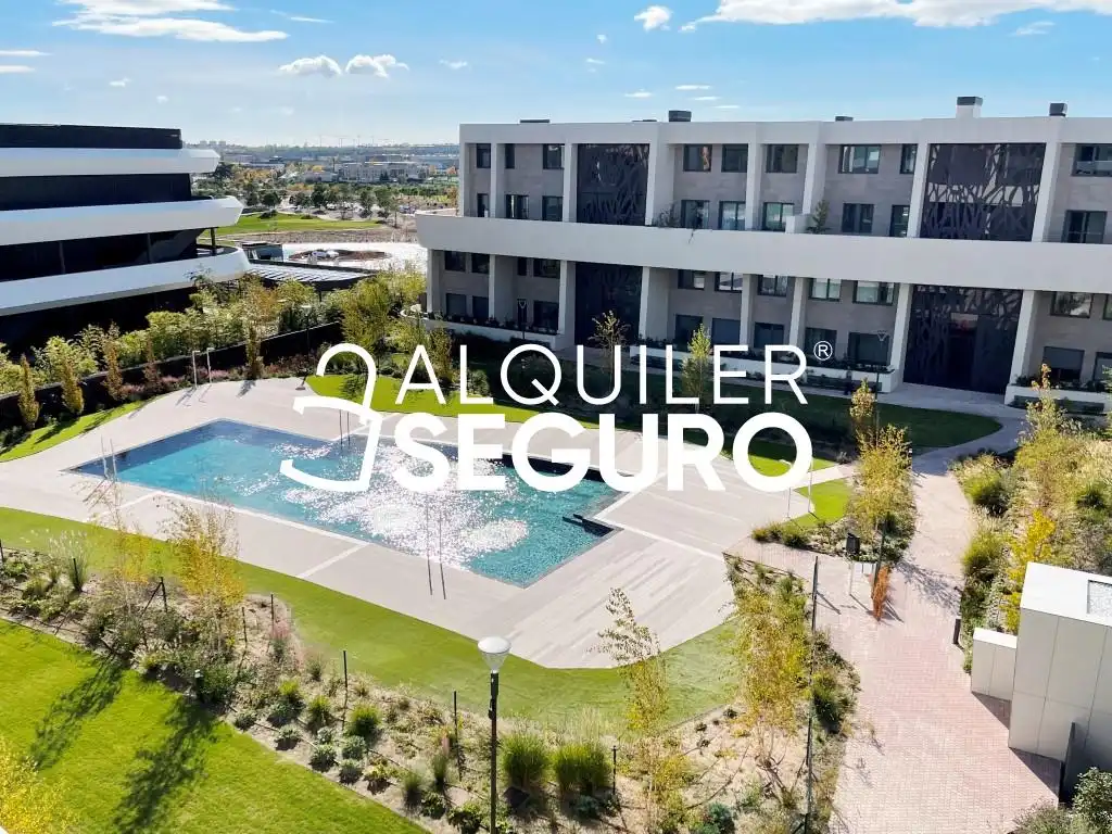 Swimming pool of Flat for rent in Pozuelo de Alarcón  with Air Conditioner, Heating and Terrace