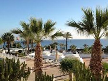 Hotel with lift for sale in Carboneras