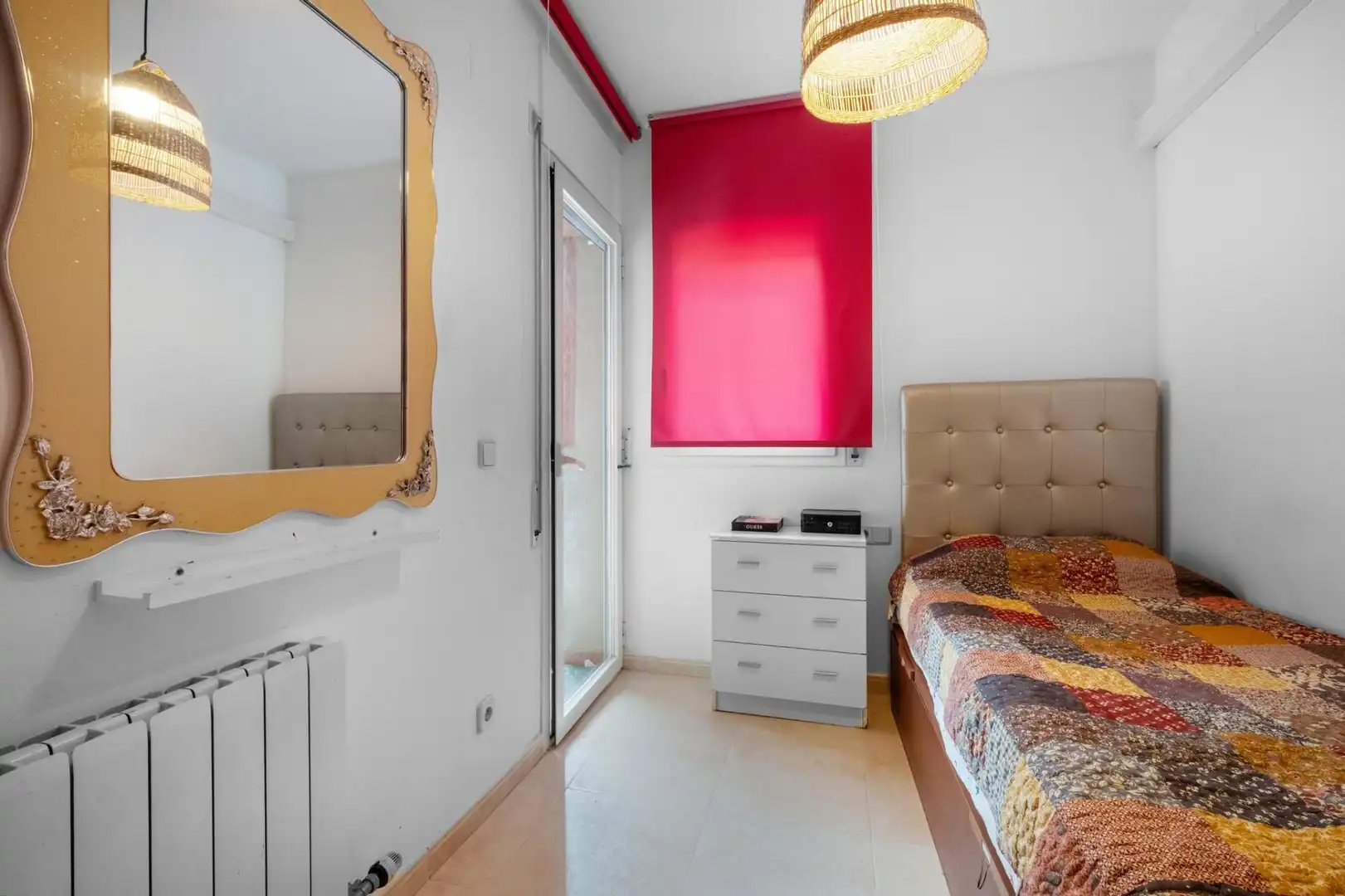 Bedroom of Apartments for sale in Girona
