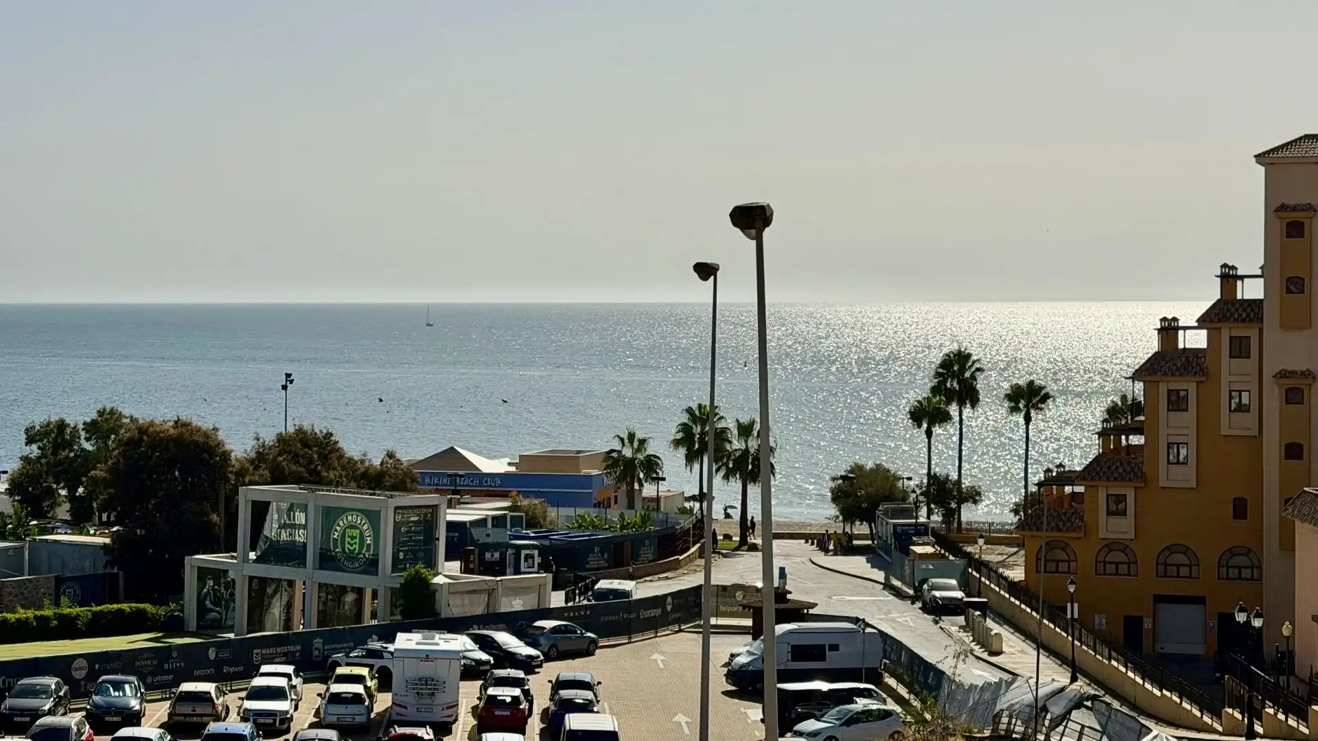 Außenansicht von Einfamilien-Reihenhaus zur Miete in Fuengirola mit Klimaanlage, Privatgarten und Terrasse