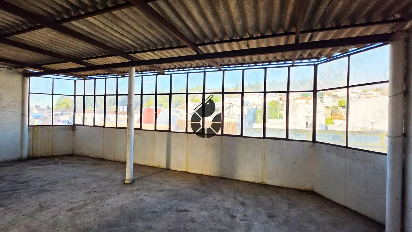 Außenansicht von Gebäude zum Verkauf in Gelves, Sevilla