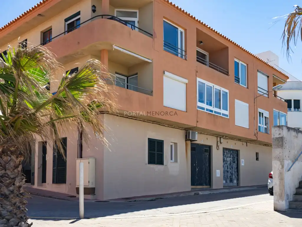 Außenansicht von Wohnung zum Verkauf in Es Castell mit Klimaanlage