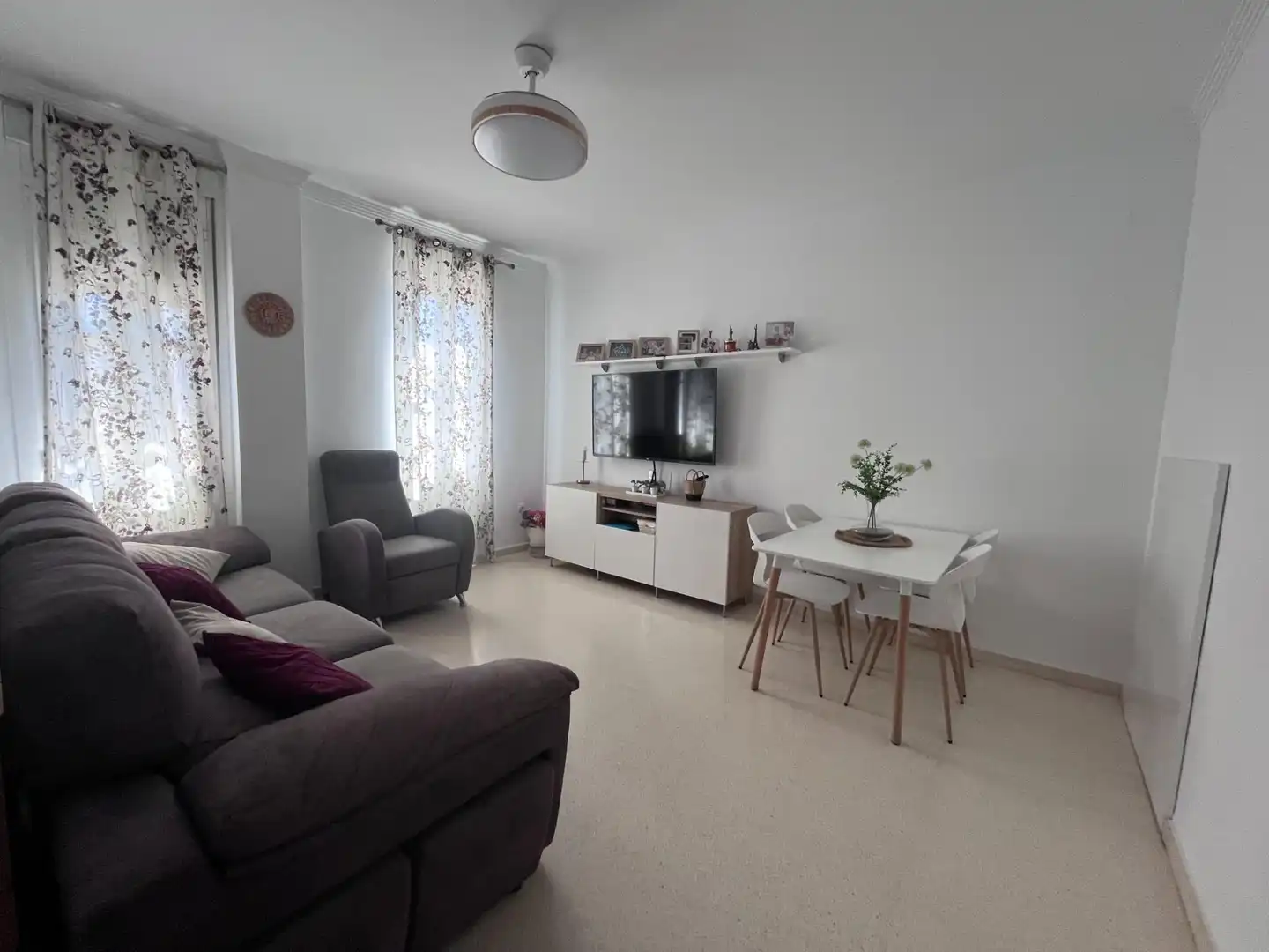 Wohnzimmer von Einfamilien-Reihenhaus zum Verkauf in Mairena del Alcor
