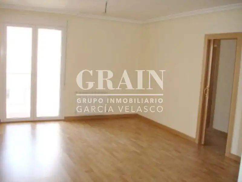 Vista exterior de Piso de alquiler en  Albacete Capital con Calefacción y Balcón