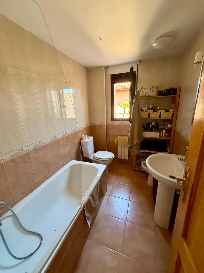 Baño de Dúplex en venta en Monachil con Calefacción, Terraza y Trastero