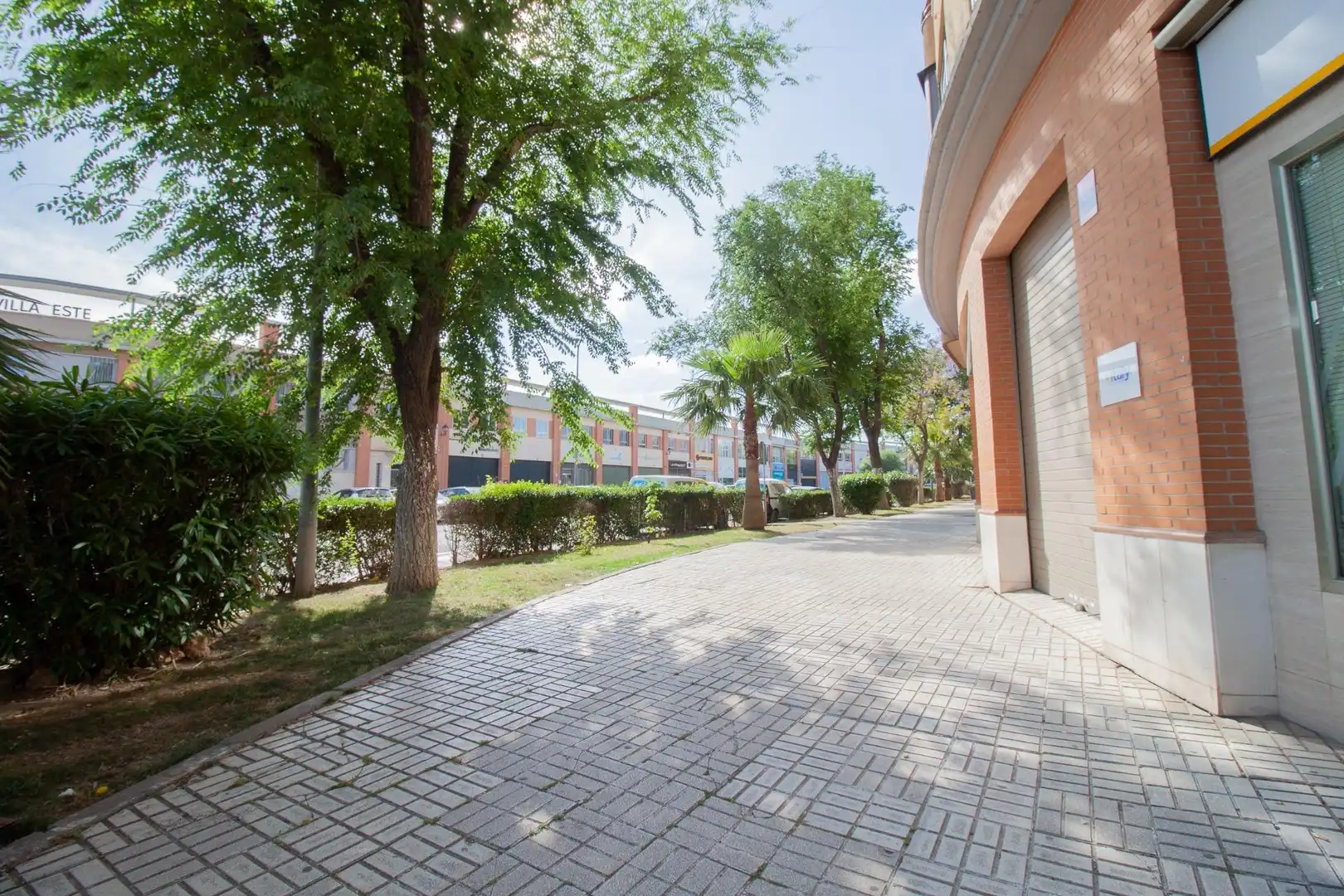 Vista exterior de Local en venta en Sevilla