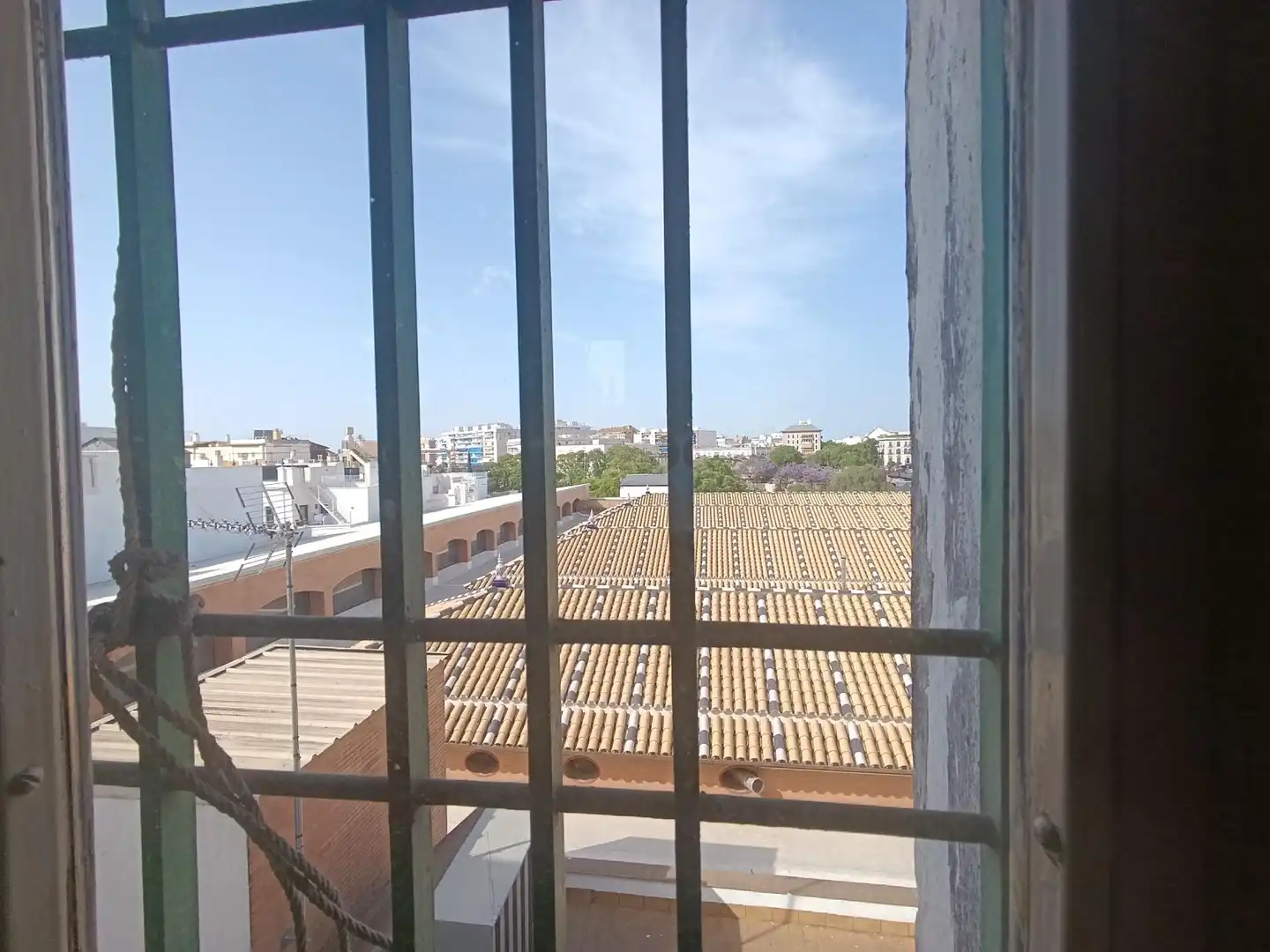 Vista exterior de Casa adosada en venda en Sevilla amb Terrassa