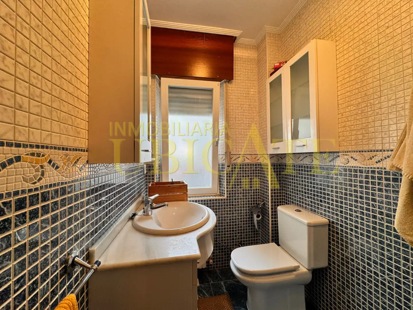 Baño de Piso en venta en Castro-Urdiales con Calefacción, Terraza y Amueblado