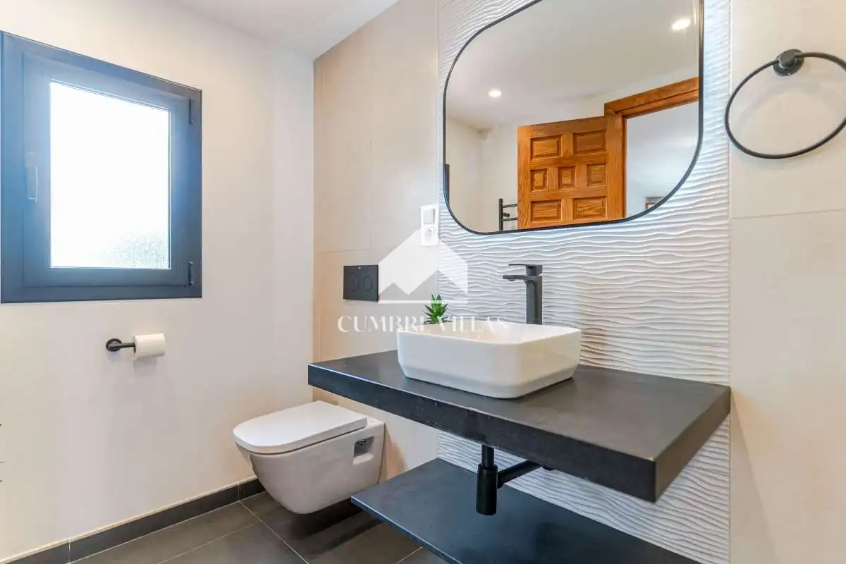 Badezimmer von Country house zum Verkauf in Torrenueva Costa mit Privatgarten, Terrasse und Abstellraum
