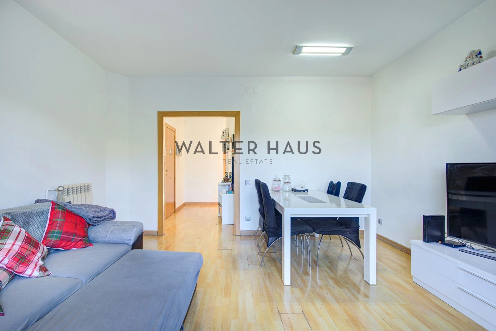 Exterior view of Flat for sale in  Barcelona Capital  with Air Conditioner, Heating and Balcony