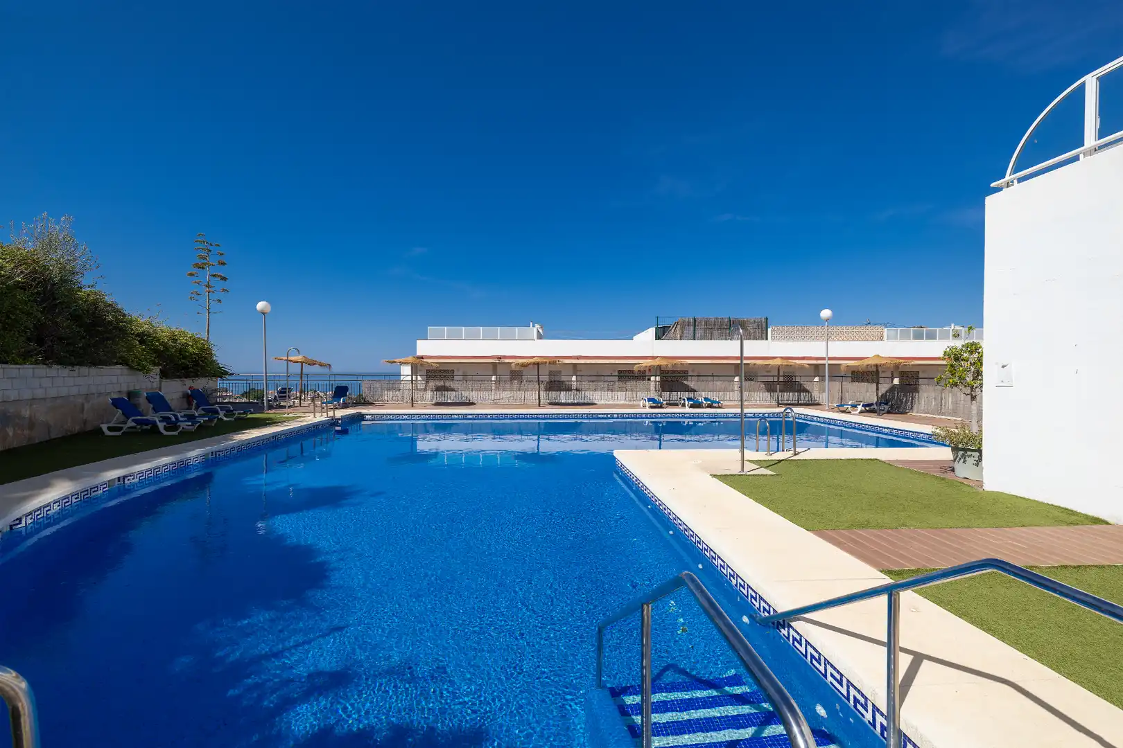 Piscina de Dúplex en venda en Rincón de la Victoria amb Aire condicionat, Calefacció i Jardí privat