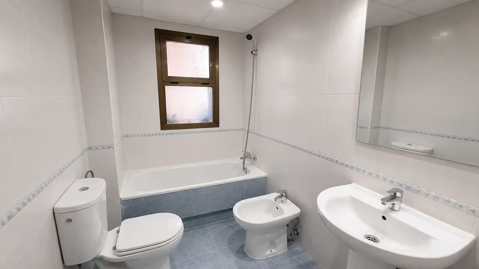 Baño de Piso de alquiler en Torremolinos con Aire acondicionado, Calefacción y Terraza