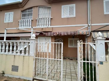 Reihenhaus mit Balkon zum Verkauf in Calle Río Vinalopó 25