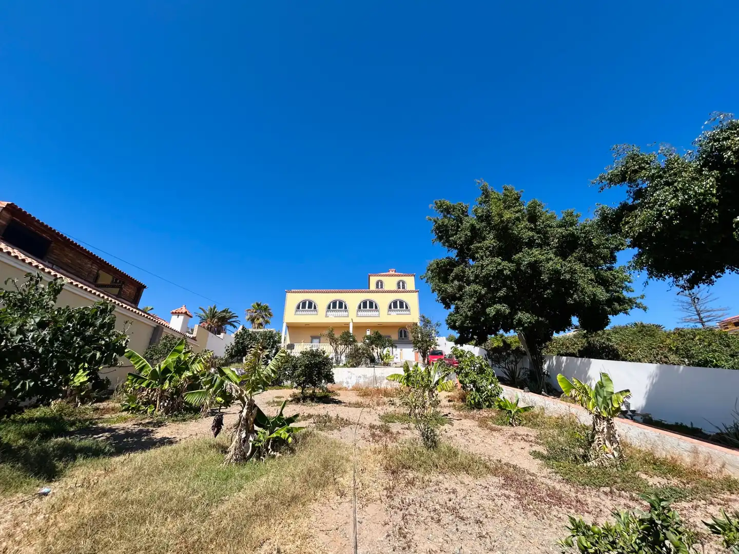 Vista exterior de Casa o xalet en venda en San Bartolomé de Tirajana amb Aire condicionat, Jardí privat i Terrassa