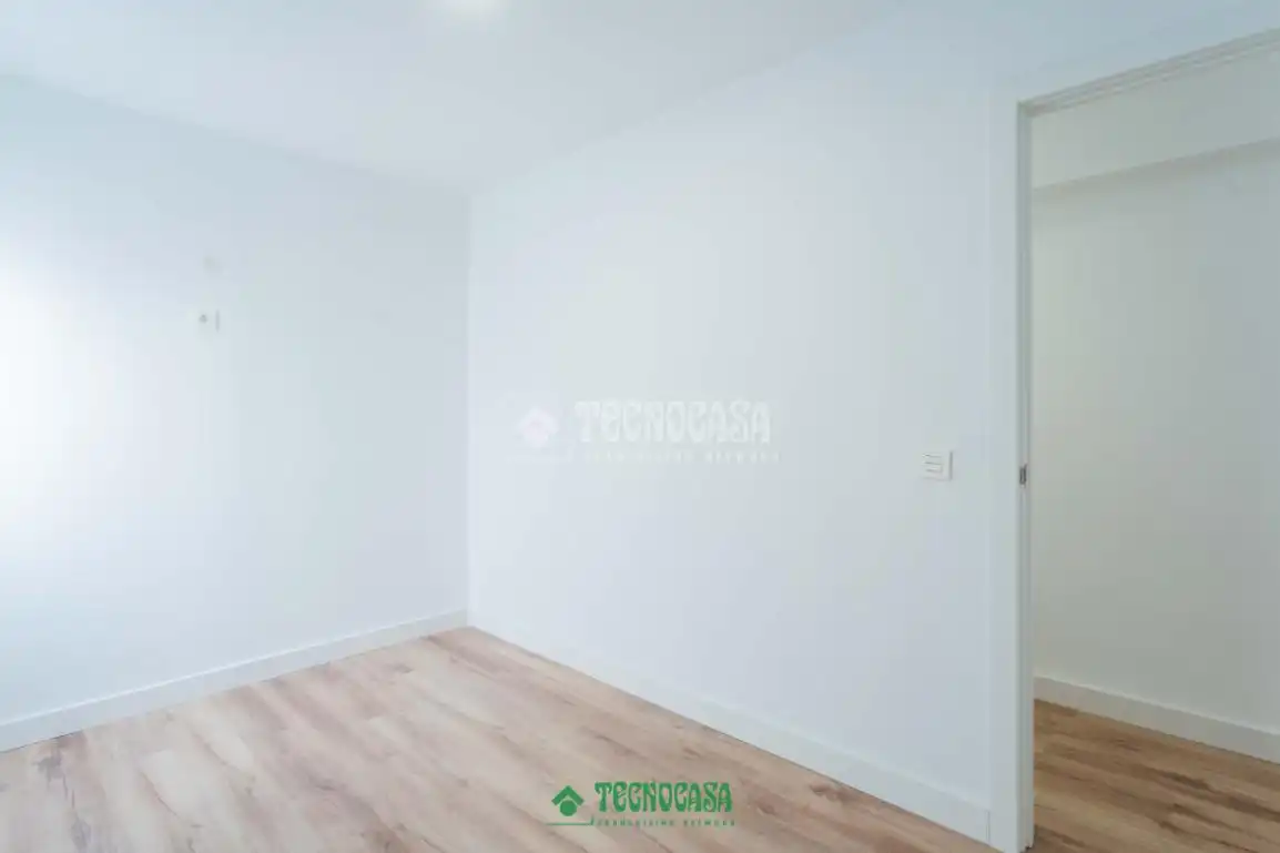 Habitación de Piso en venta en Almería con Calefacción y Balcón