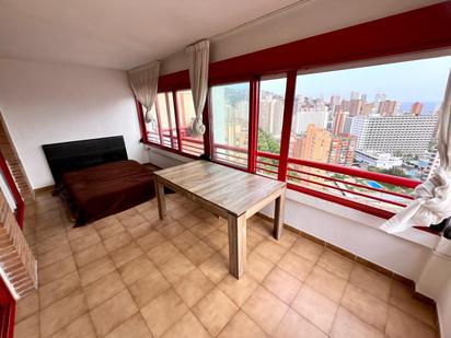 Dormitori de Apartament en venda en Benidorm amb Aire condicionat, Terrassa i Piscina comunitària