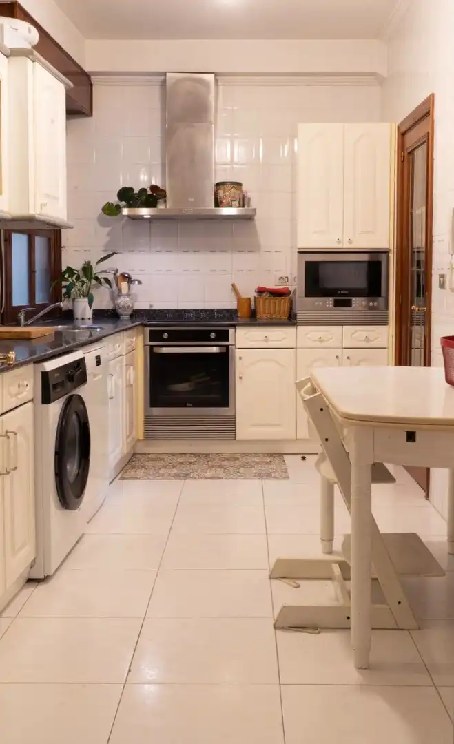 Cocina de Piso en venta en Bilbao  con Calefacción y Amueblado
