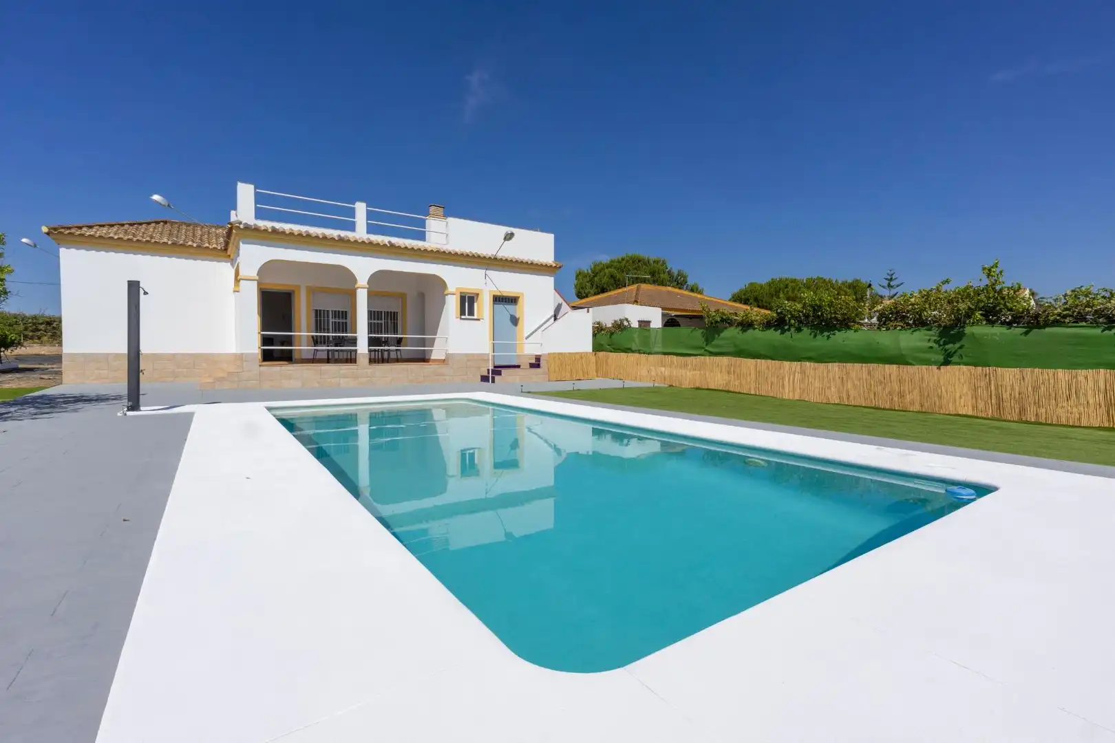 Piscina de Casa o chalet en venta en La Puebla del Río con Terraza, Trastero y Piscina