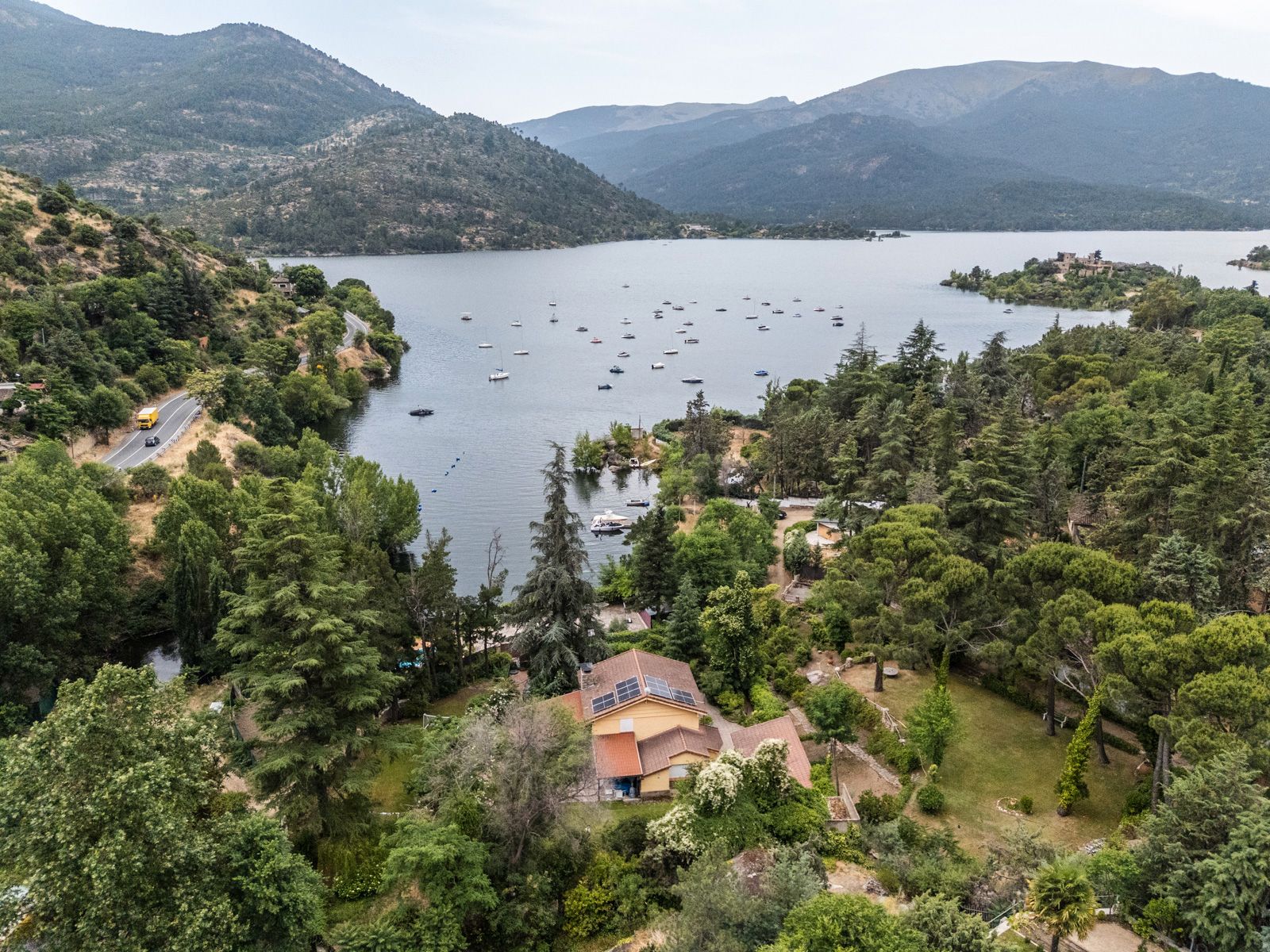 Vista exterior de Casa o chalet en venta en El Barraco  con Aire acondicionado, Calefacción y Jardín privado