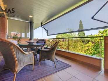 Penthouse with balcony for sale in Carrer d'Álvarez