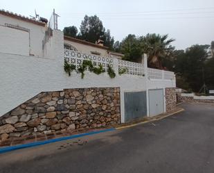 Vista exterior de Casa o xalet en venda en Almuñécar amb Piscina