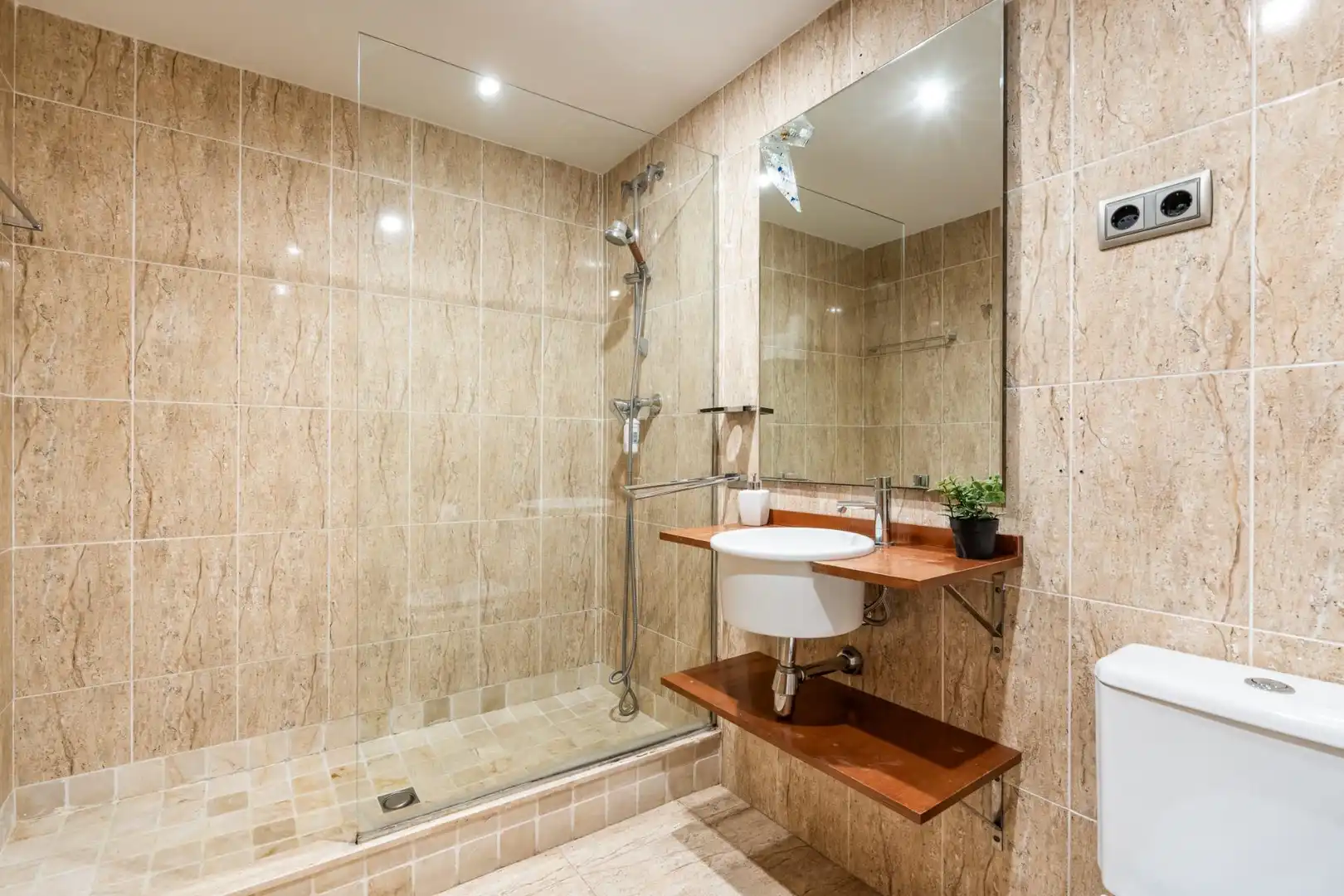 Bathroom of Flat for sale in Mataró  with Air Conditioner, Heating and Private garden