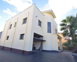 Vista exterior de Casa o xalet en venda en El Vendrell amb Aire condicionat, Calefacció i Jardí privat