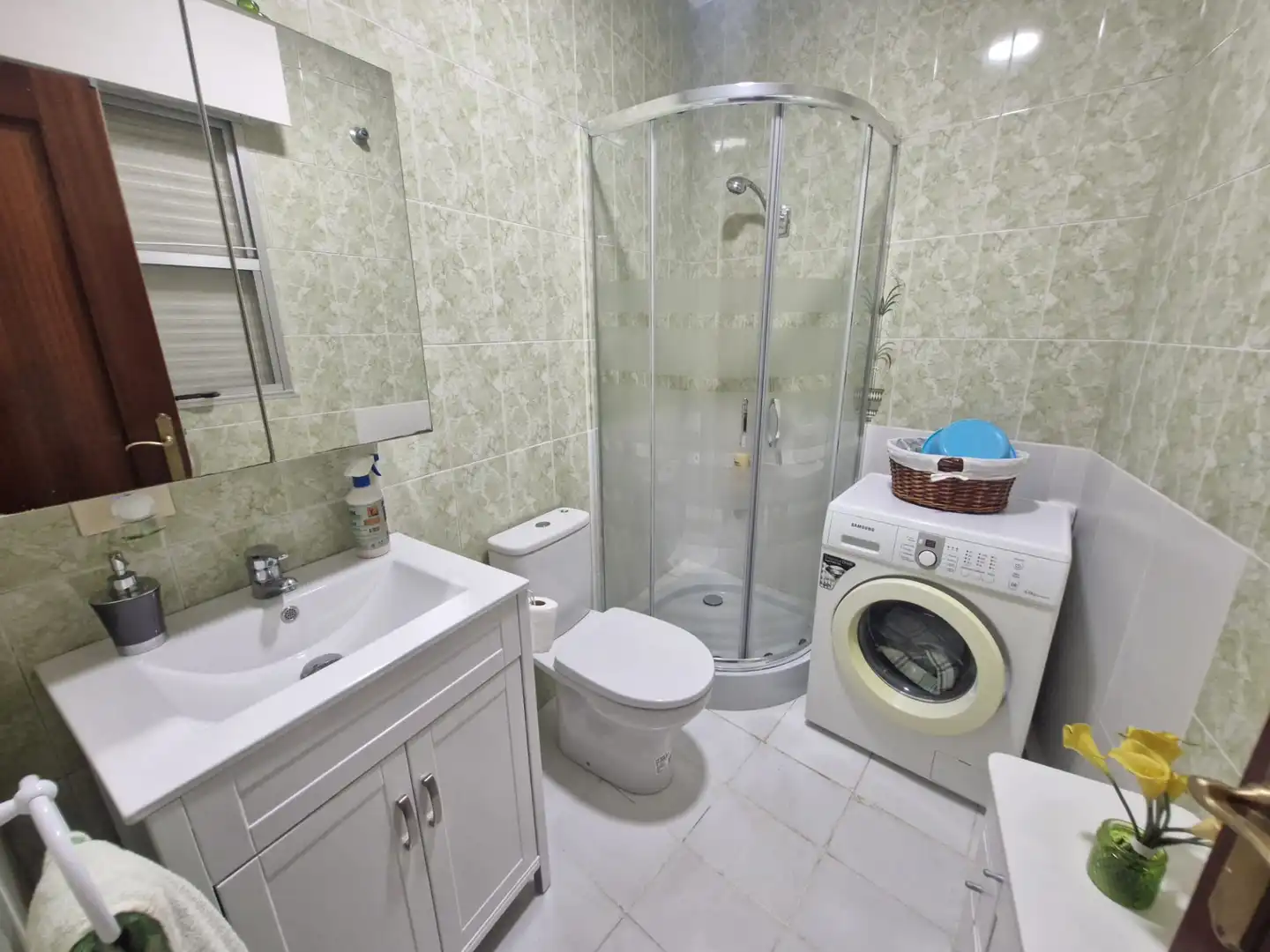 Baño de Casa o chalet de alquiler en Ourense Capital  con Calefacción, Parquet y Terraza