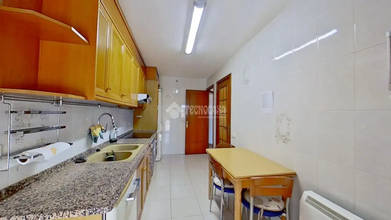 Cuina de Pis en venda en Manresa amb Aire condicionat i Balcó