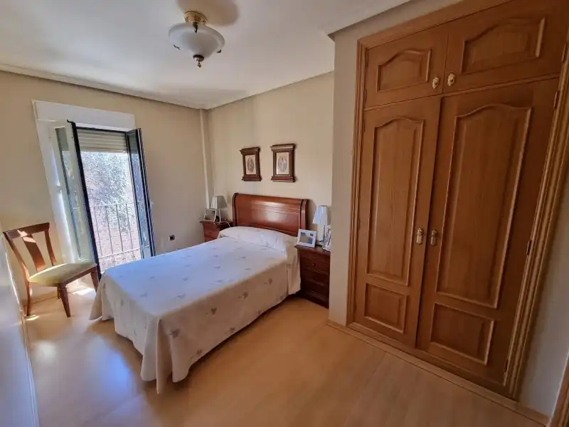 Dormitori de Pis en venda en Plasencia amb Aire condicionat, Calefacció i Jardí privat