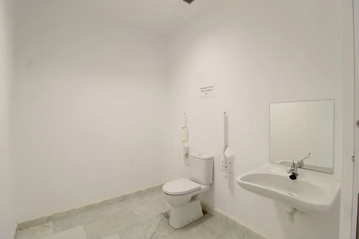 Bany de Local de lloguer en Las Palmas de Gran Canaria amb Aire condicionat