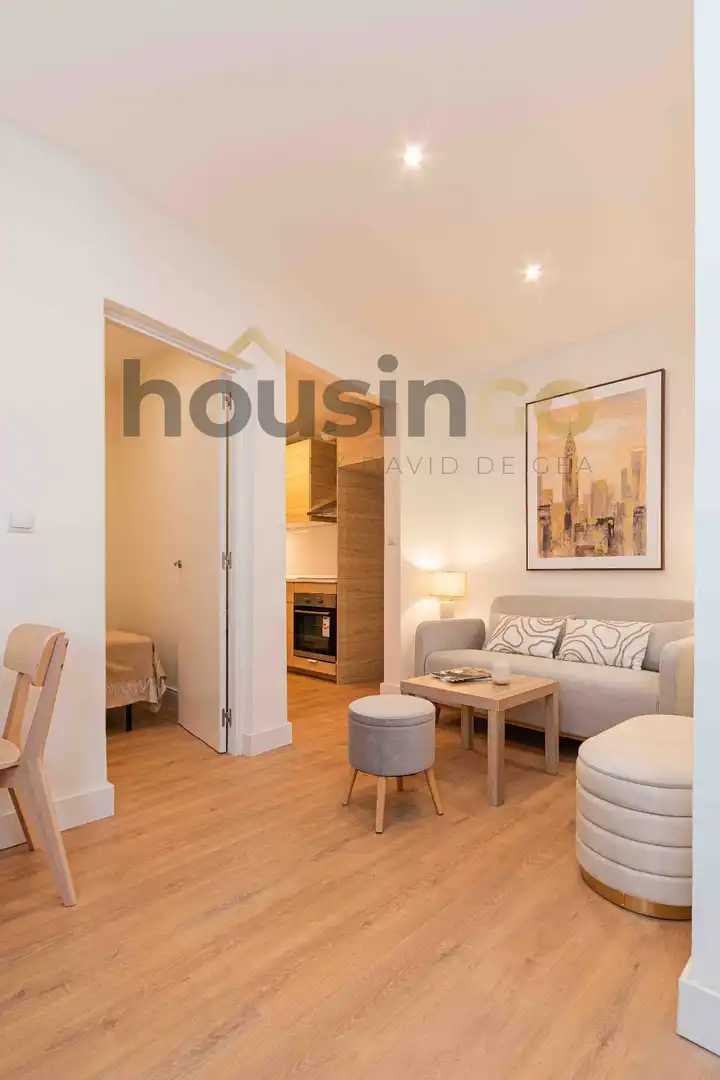 Bedroom of Flat for sale in Madrid  with Heating, Parquet flooring and Terrace