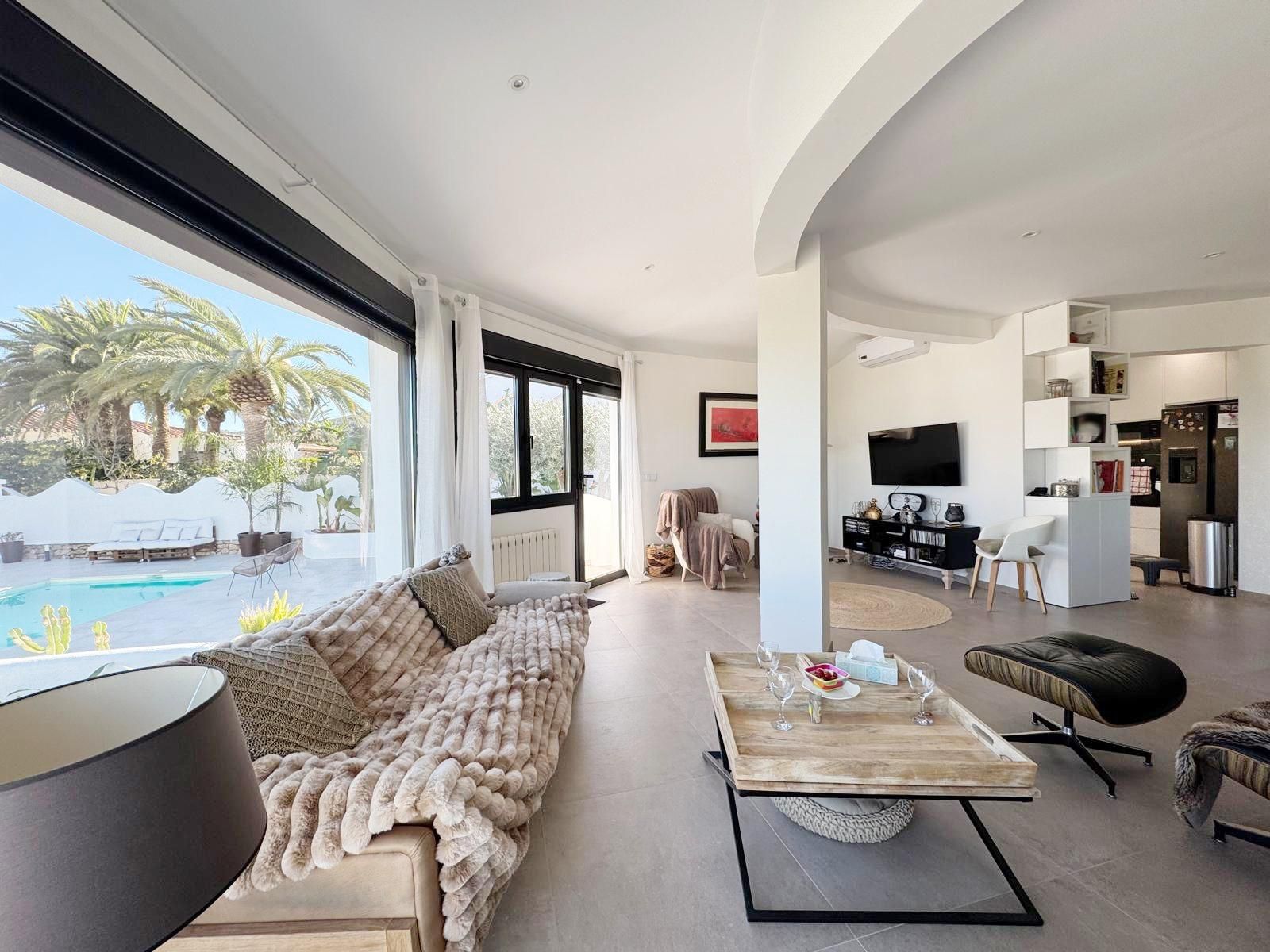 Sala d'estar de Casa o xalet en venda en Dénia amb Aire condicionat, Calefacció i Jardí privat