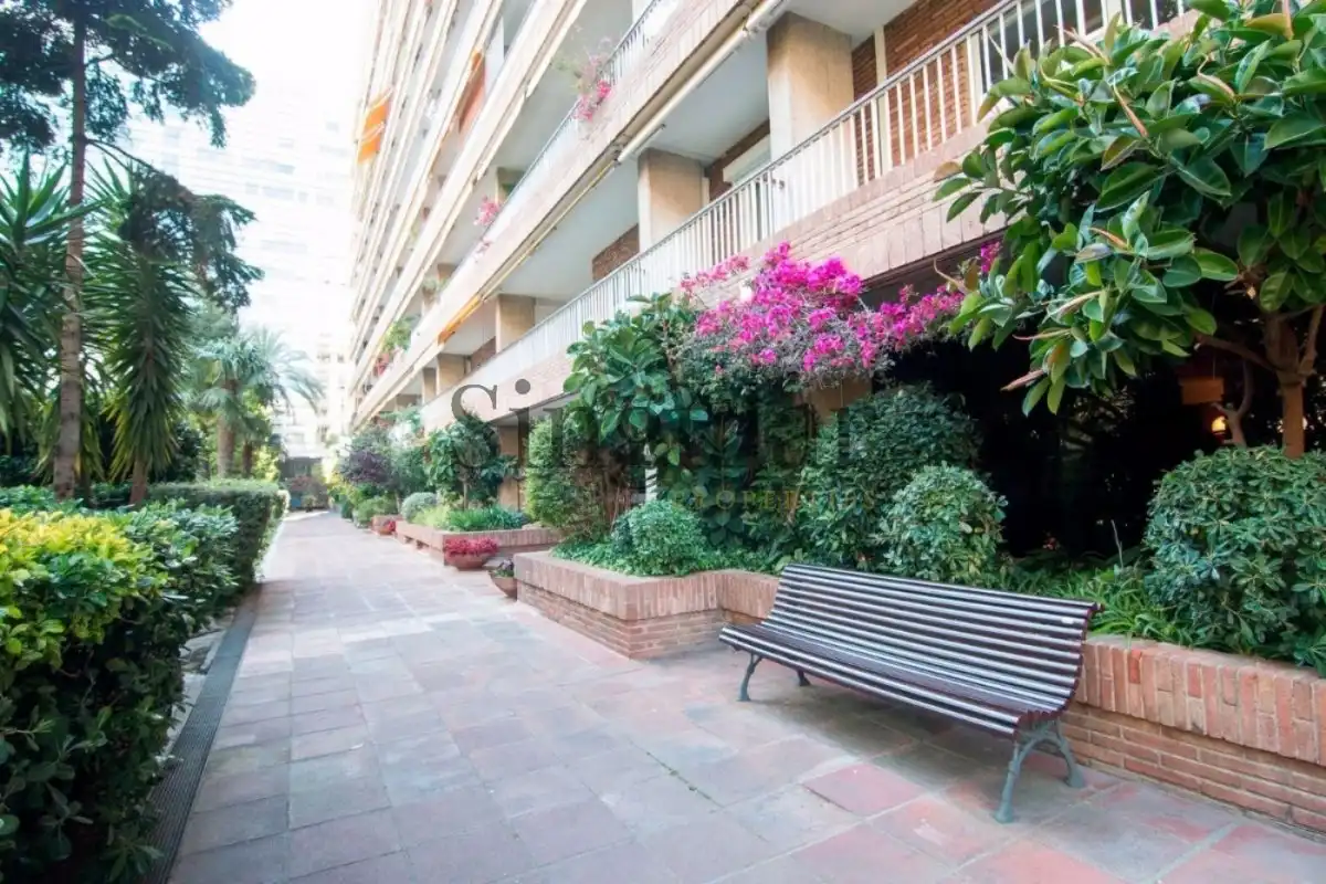Terrasse von Dachboden zur Miete in Barcelona mit Klimaanlage, Heizung und Privatgarten