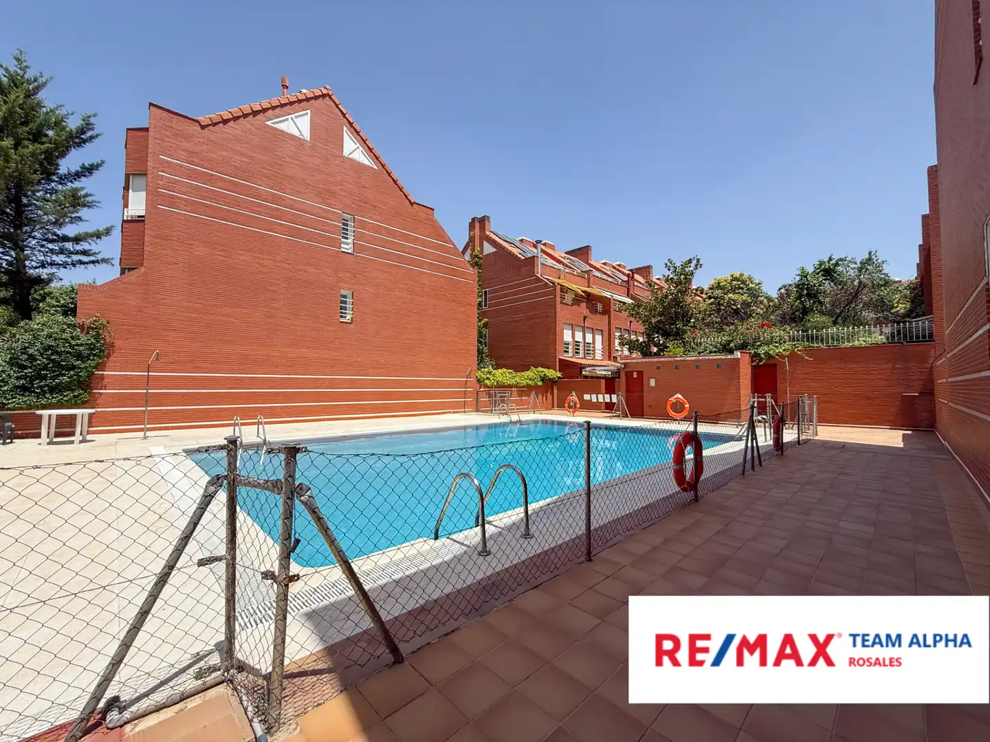 Piscina de Casa o xalet en venda en Madrid amb Aire condicionat, Calefacció i Jardí privat