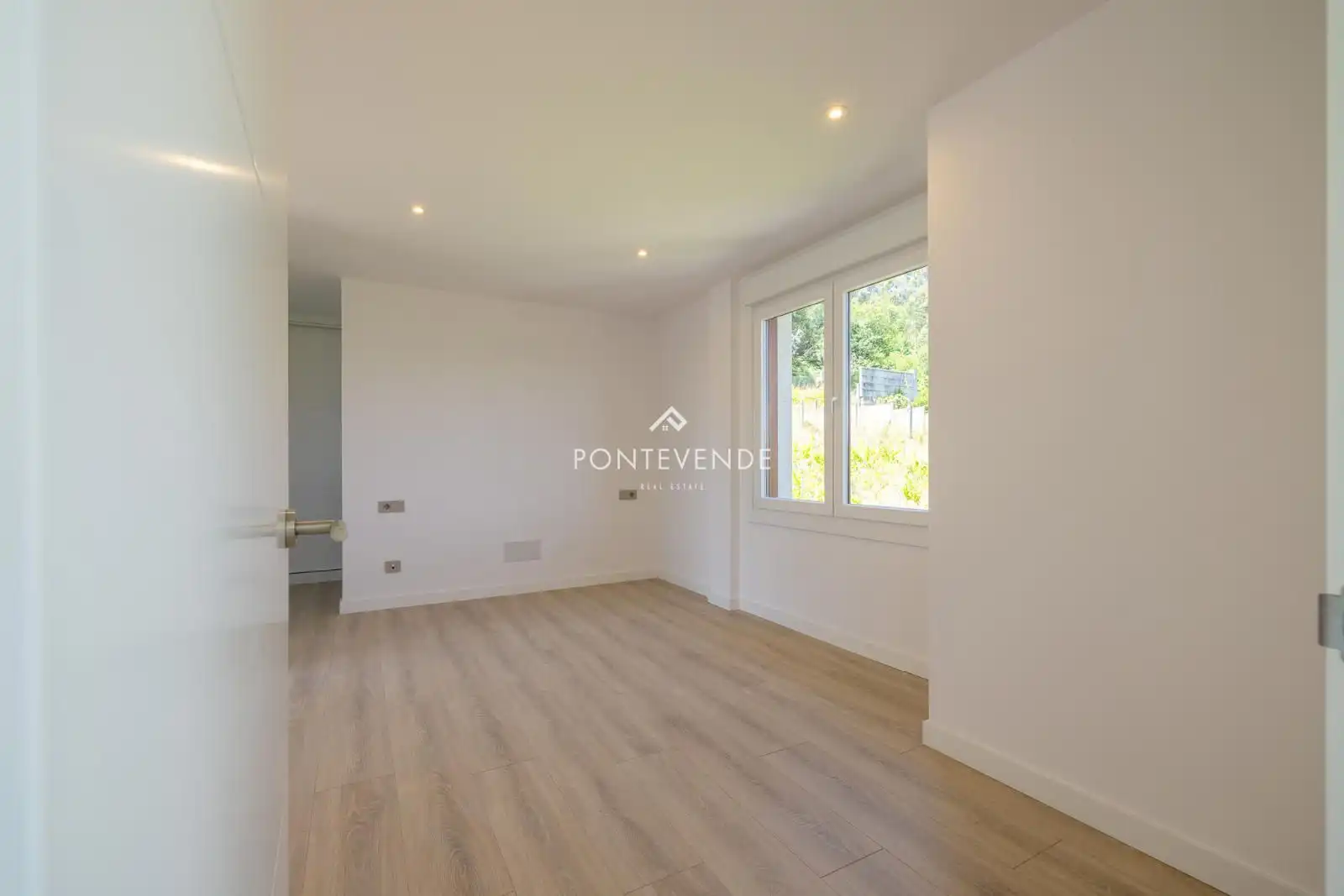 Bedroom of Houses for sale in Sanxenxo  with Private garden, Parquet flooring and Terrace