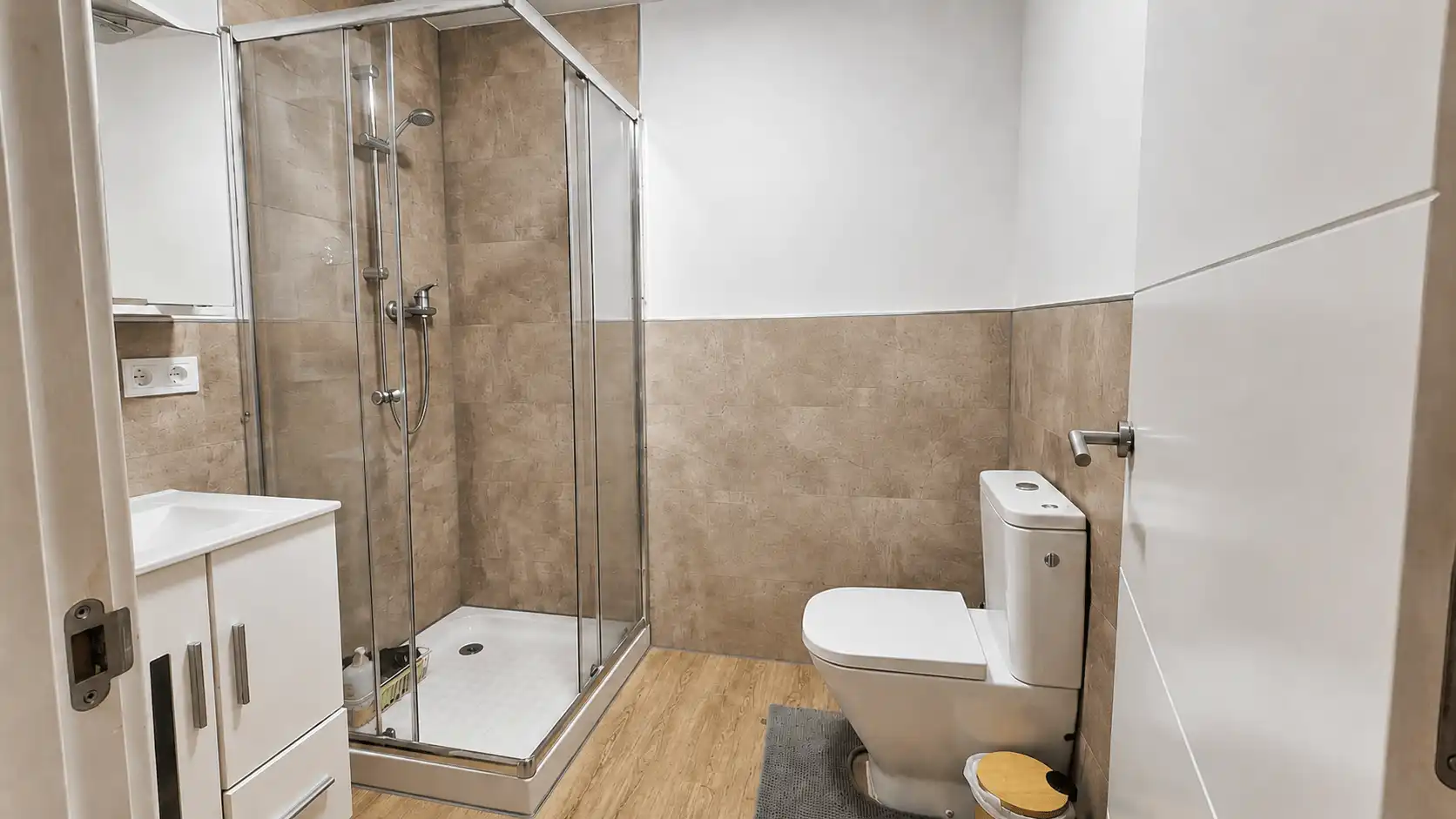Badezimmer von Wohnungen zum Verkauf in Manacor mit Klimaanlage und Balkon
