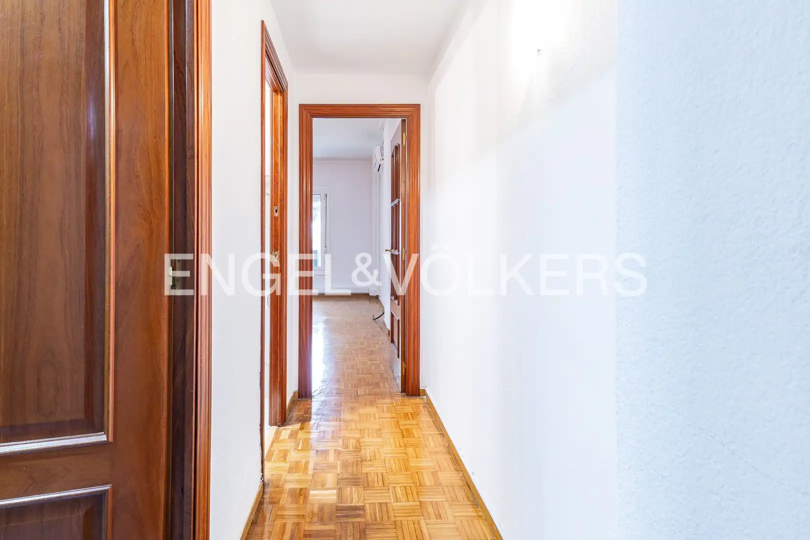 Wohnung zum Verkauf in Barcelona mit Klimaanlage, Heizung und Parkett