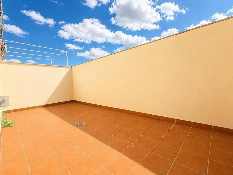 Terrasse von Einfamilien-Reihenhaus zum Verkauf in Atarfe mit Abstellraum