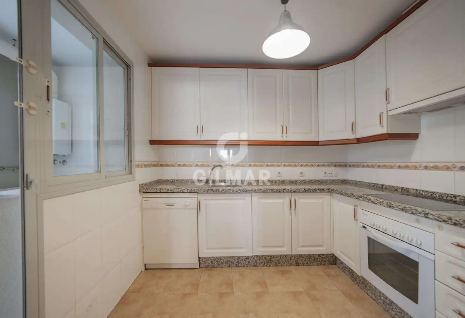 Cocina de Piso en venta en Sevilla con Calefacción, Jardín privado y Trastero
