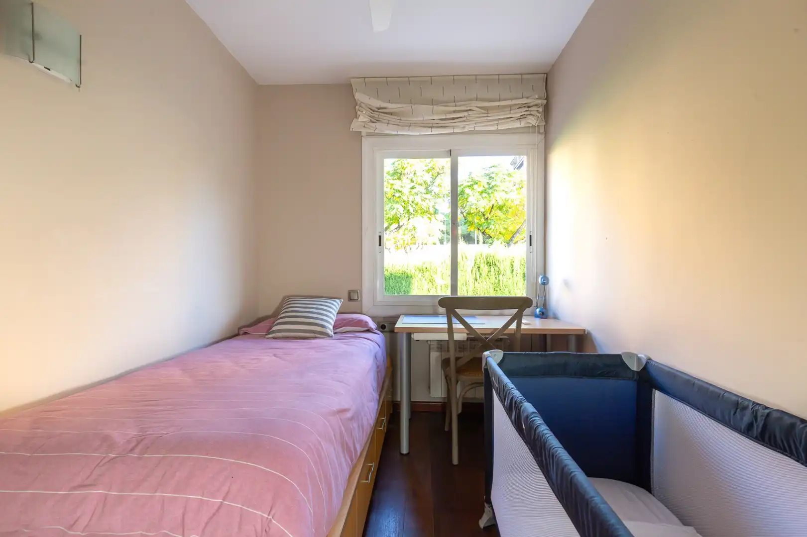 Dormitori de Casa adosada en venda en Sant Feliu de Llobregat amb Calefacció, Terrassa i Traster