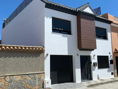 Exterior view of Single-family semi-detached for sale in La Línea de la Concepción  with Air Conditioner, Terrace and Balcony