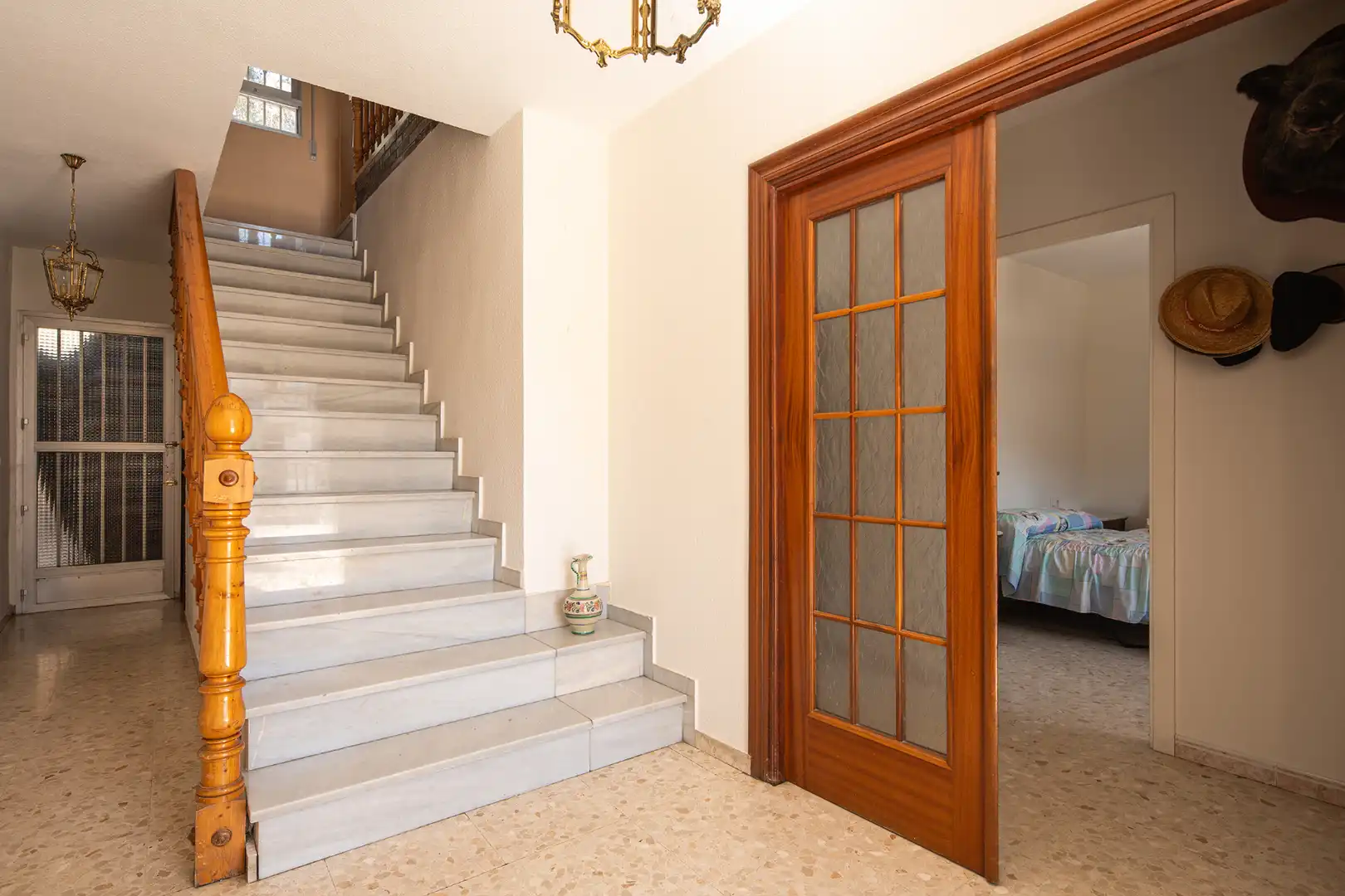 Einfamilien-Reihenhaus zum Verkauf in Granada mit Klimaanlage, Privatgarten und Terrasse