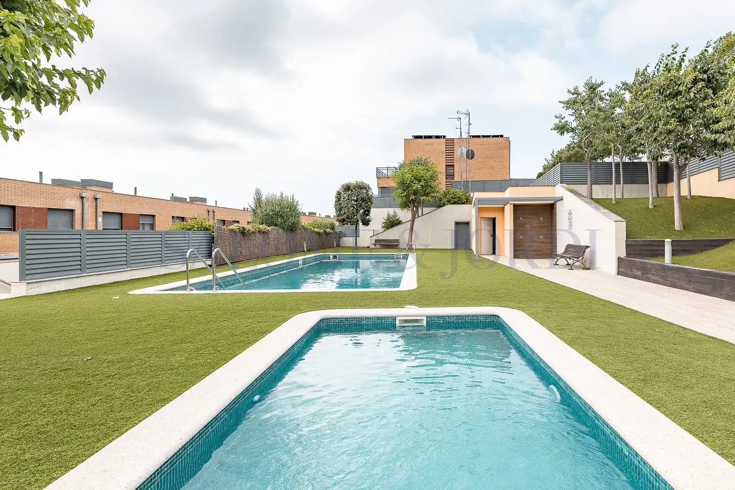 Piscina de Casa adosada en venda en Cabrils amb Aire condicionat, Calefacció i Jardí privat