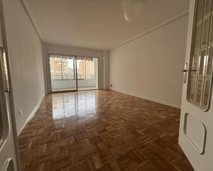 Living room of Flat to rent in  Madrid Capital  with Heating, Parquet flooring and Terrace