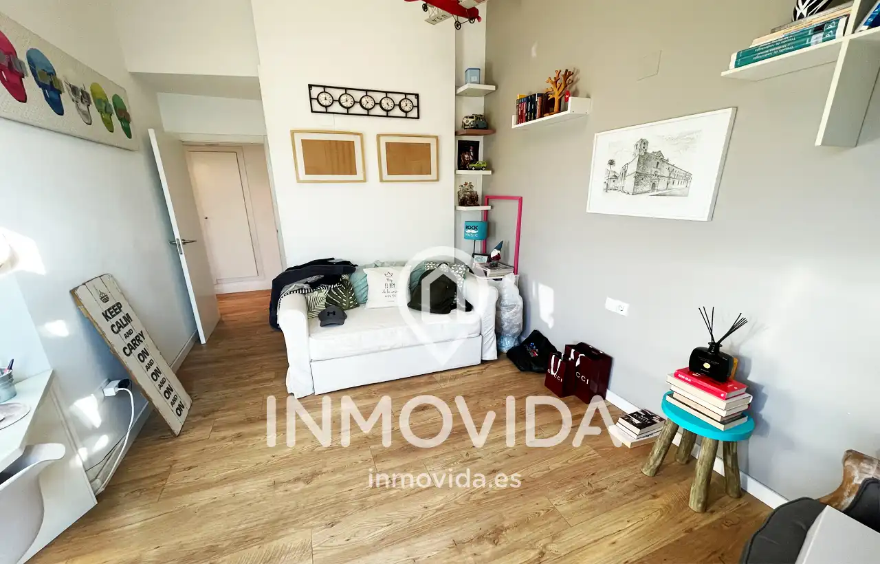 Sala d'estar de Àtic en venda en Paiporta amb Aire condicionat, Terrassa i Traster