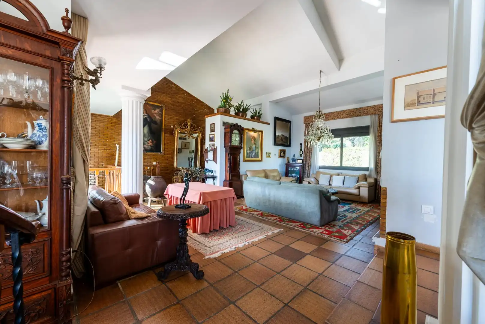 Sala d'estar de Casa o xalet en venda en Mairena del Aljarafe amb Aire condicionat, Calefacció i Jardí privat