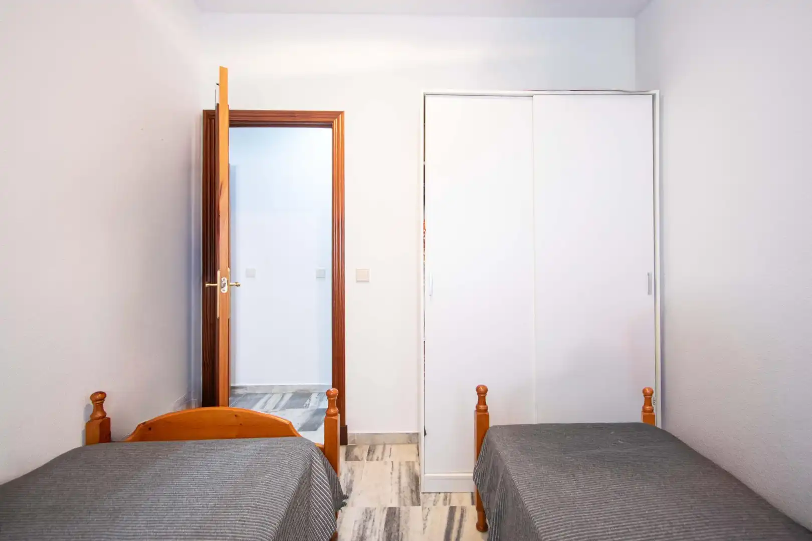 Schlafzimmer von Wohnung zum Verkauf in Sevilla mit Klimaanlage und Abstellraum