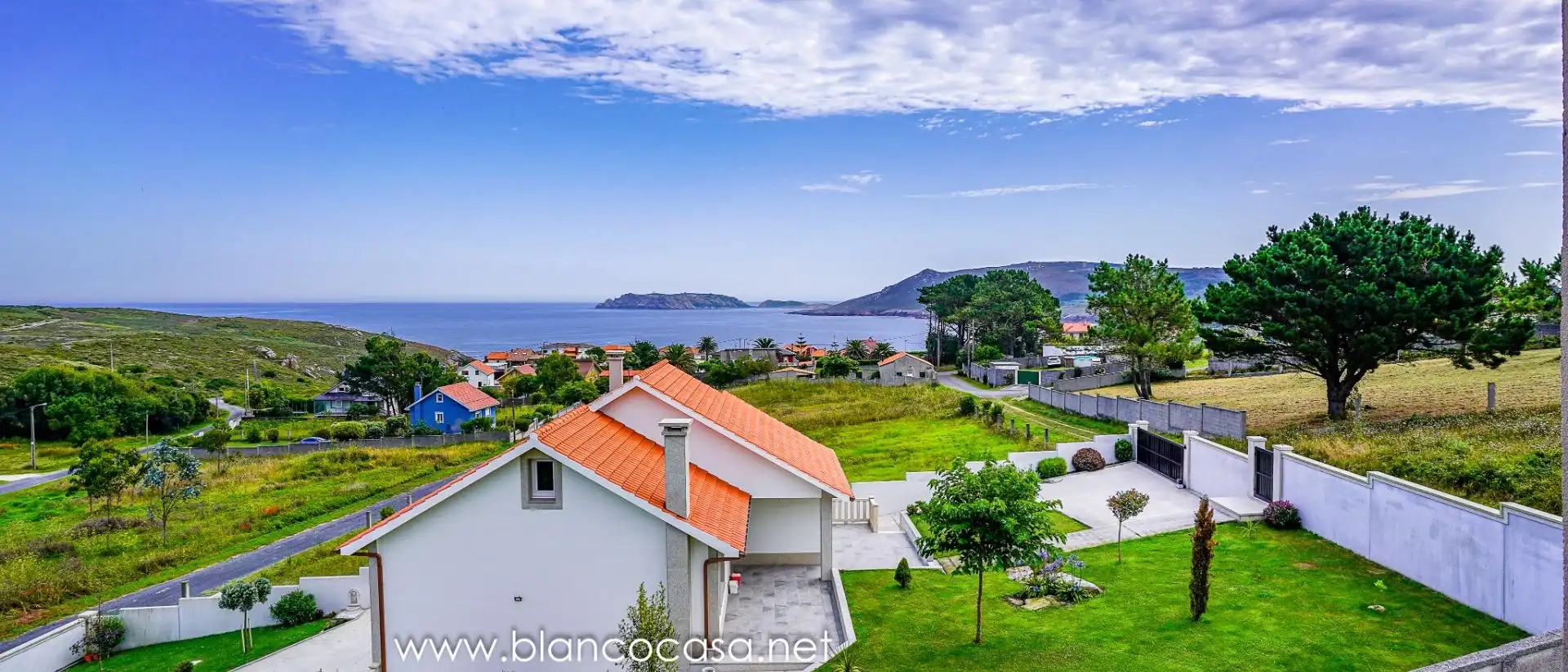 Vista exterior de Casa o xalet en venda en Malpica de Bergantiños amb Jardí privat, Terrassa i Traster