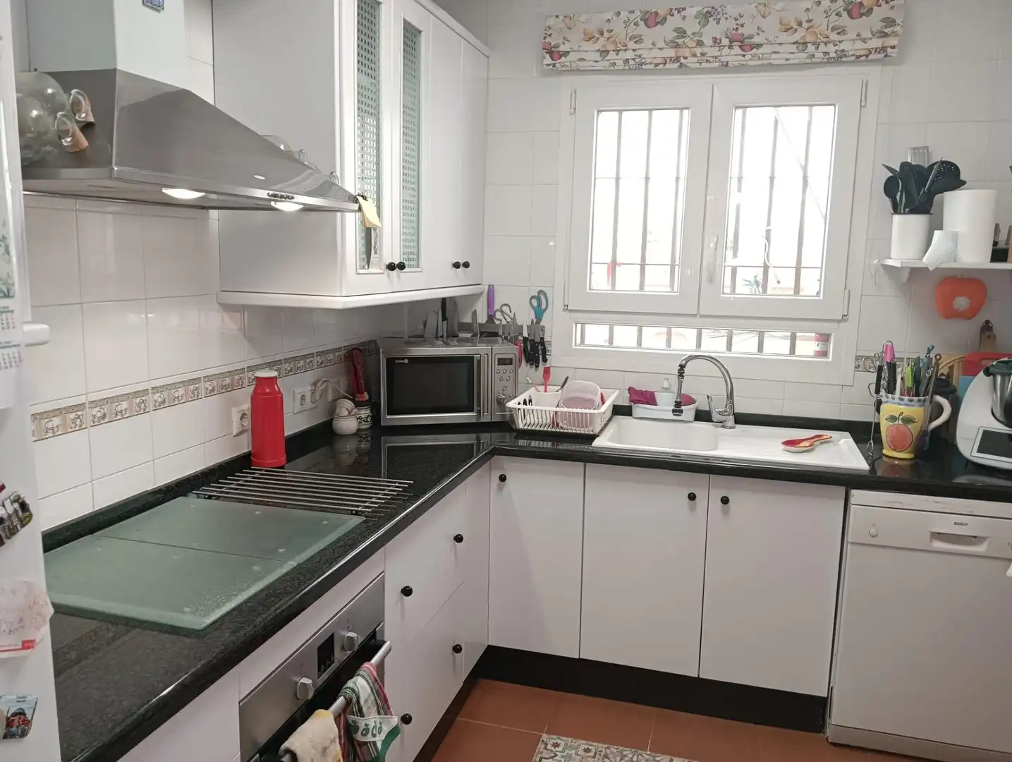 Cuina de Casa adosada en venda en Puerto Real amb Aire condicionat, Jardí privat i Terrassa